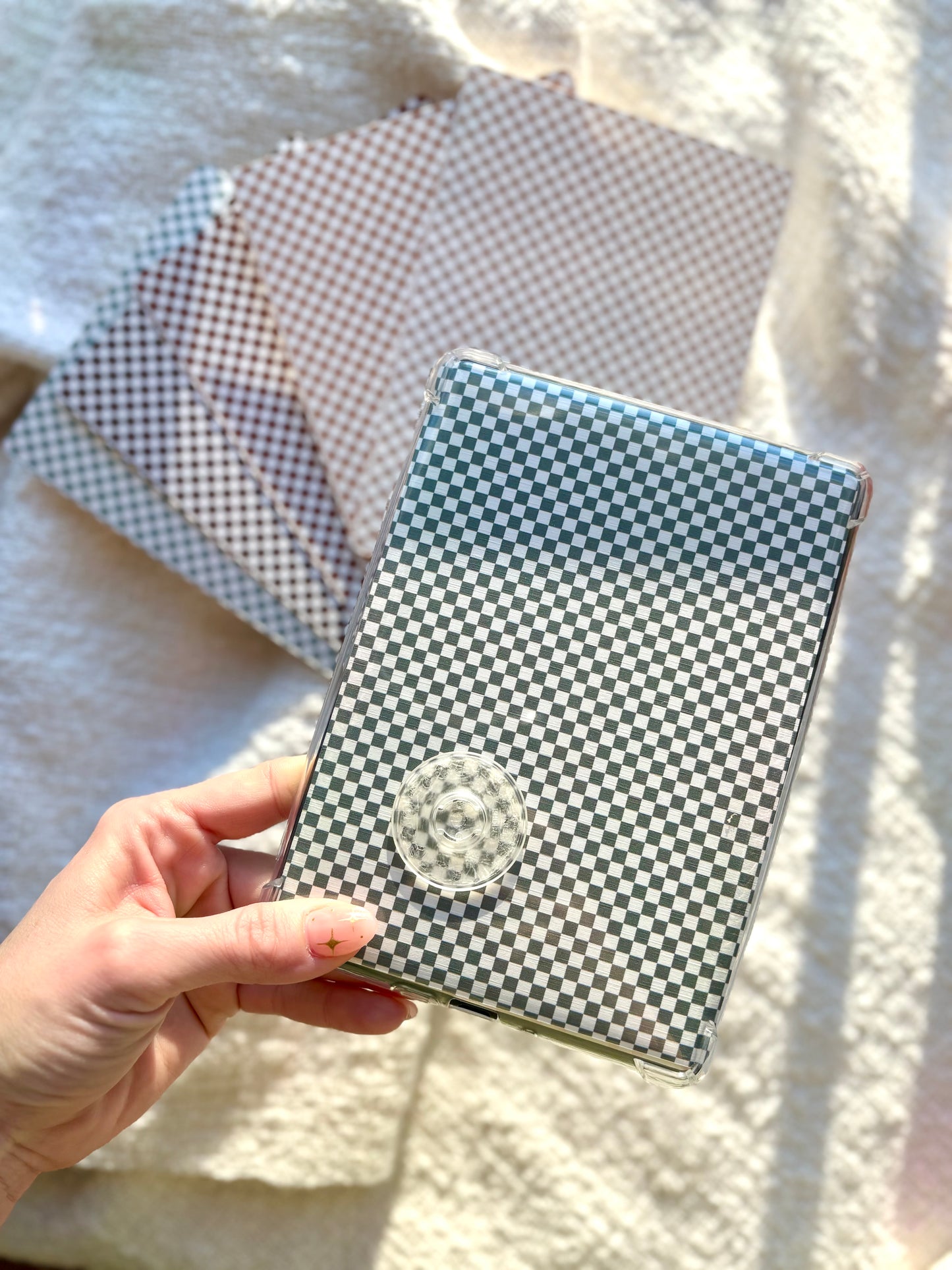 Evergreen Checkered Kindle Insert