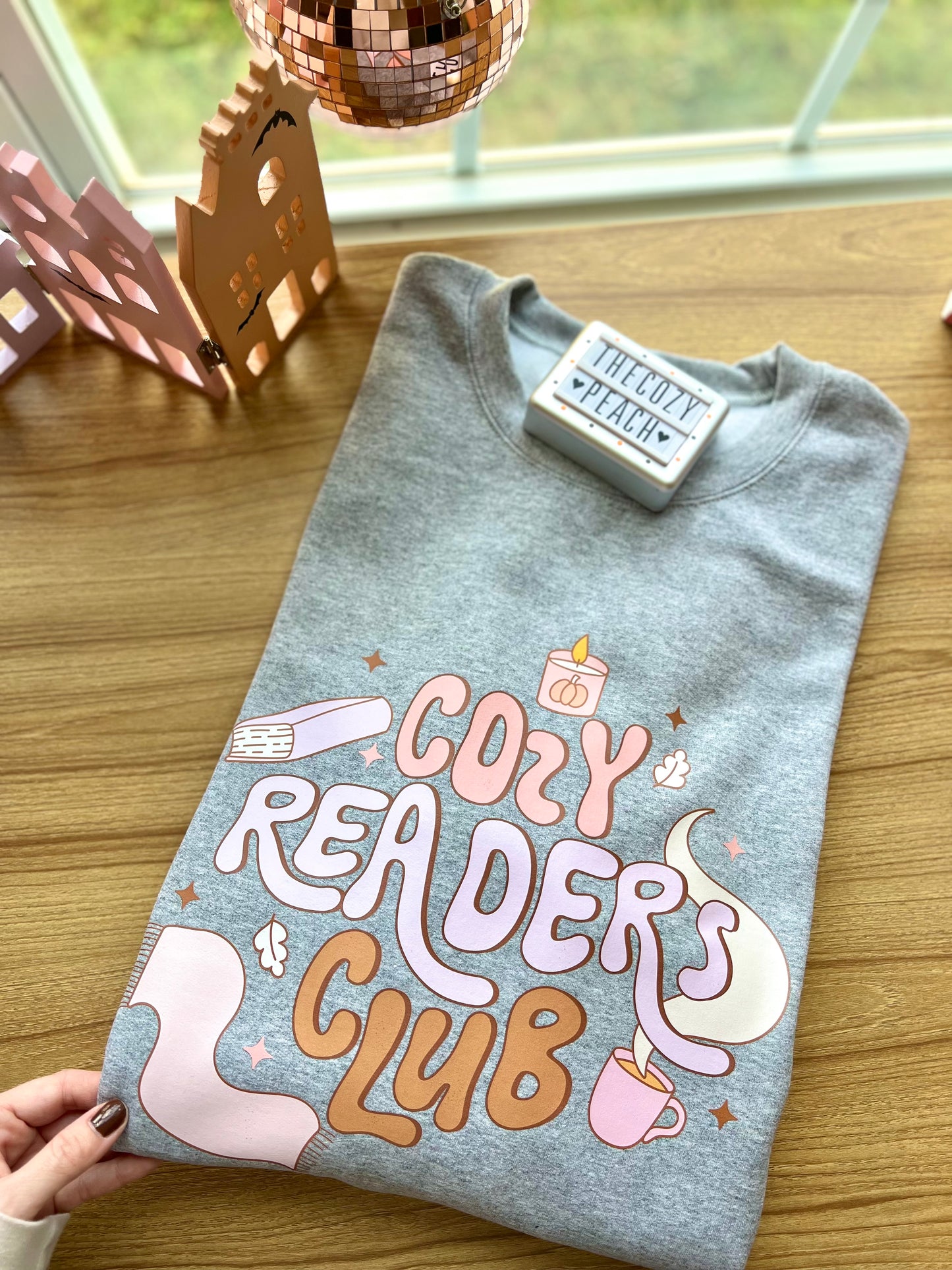 Cozy Readers Club - Shirt/Crewneck